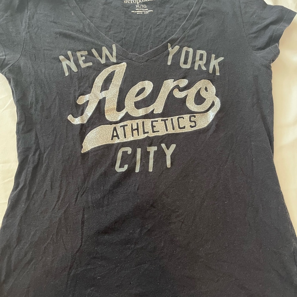 Aeropostale Black and Gray Graphic Tee